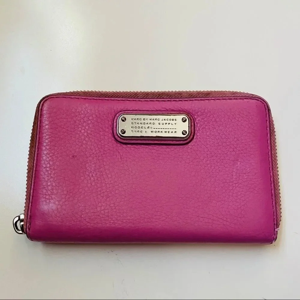 Marc By Marc Jacobs Leather Pink Zippered Wallet